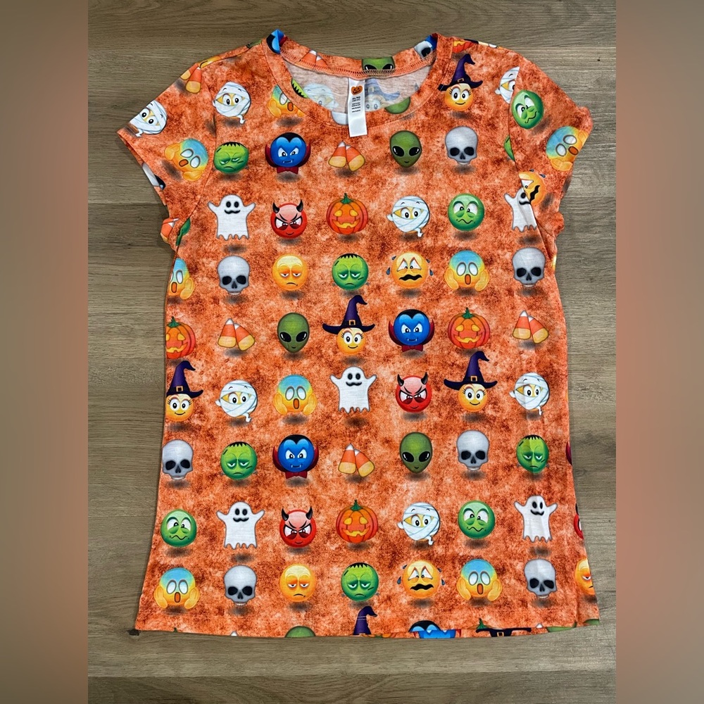 Women’s XL Emoji Halloween Shirt‎